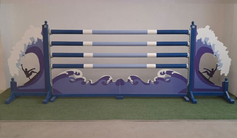 fából készült lovas akadályok